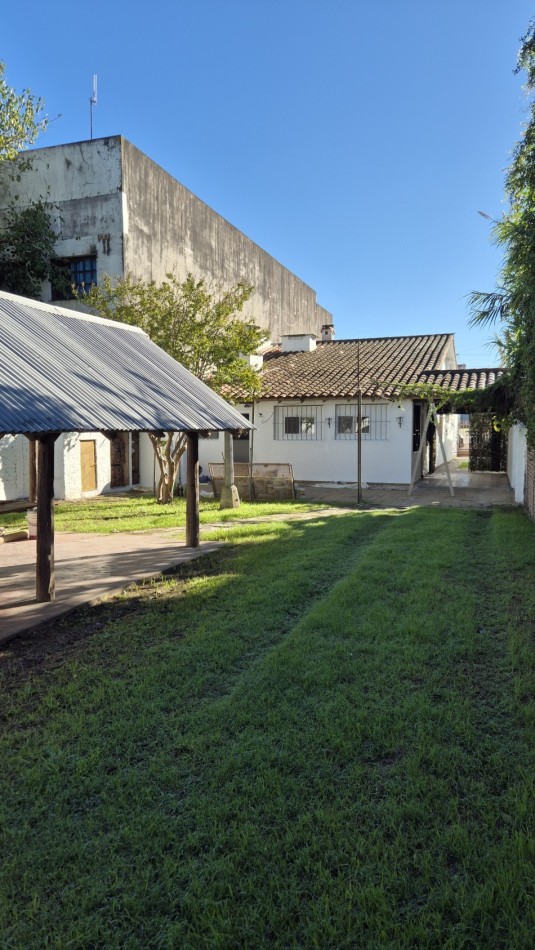 CASA EN ALQUILER CON GRAN PARQUE, QUINCHO Y UBICACION INMEJORABLE