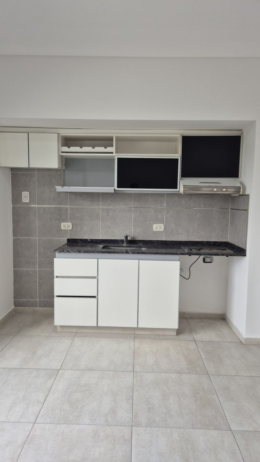 Alquiler Departamento 2 Ambientes con Cochera y balcon Paso del Rey Centro