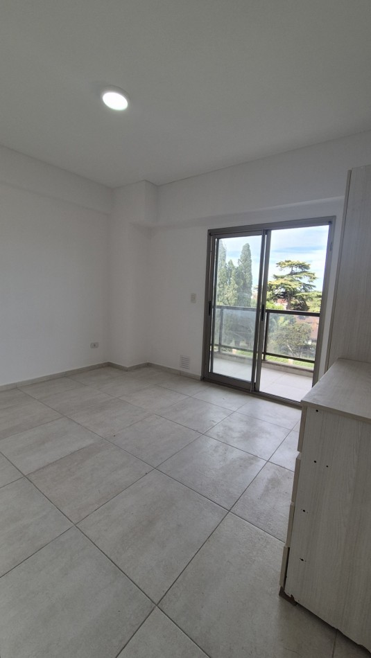 Alquiler Departamento 2 Ambientes con Cochera y balcon Paso del Rey Centro