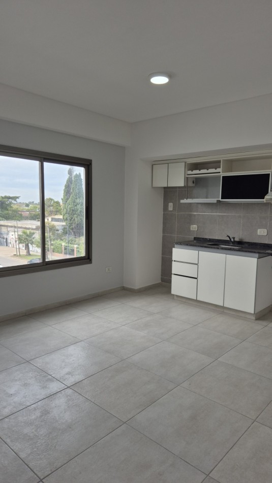 Alquiler Departamento 2 Ambientes con Cochera y balcon Paso del Rey Centro