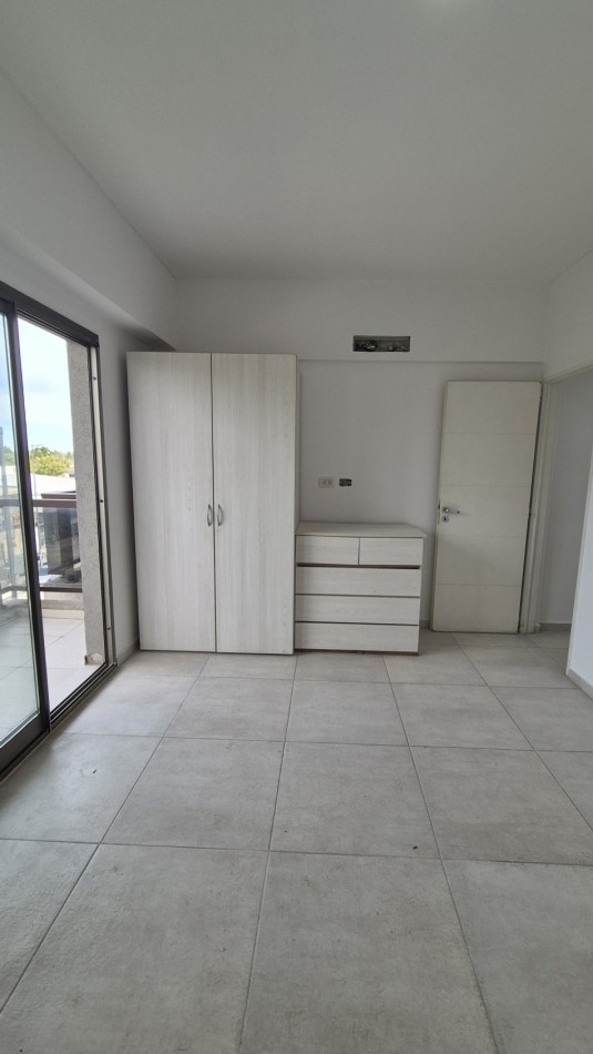 Alquiler Departamento 2 Ambientes con Cochera y balcon Paso del Rey Centro