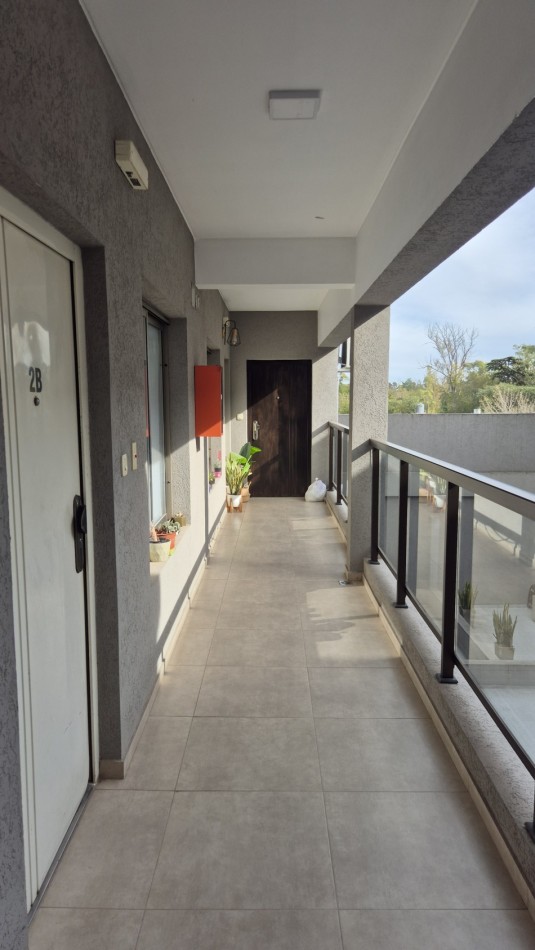 Alquiler Departamento 2 Ambientes con Cochera y balcon Paso del Rey Centro