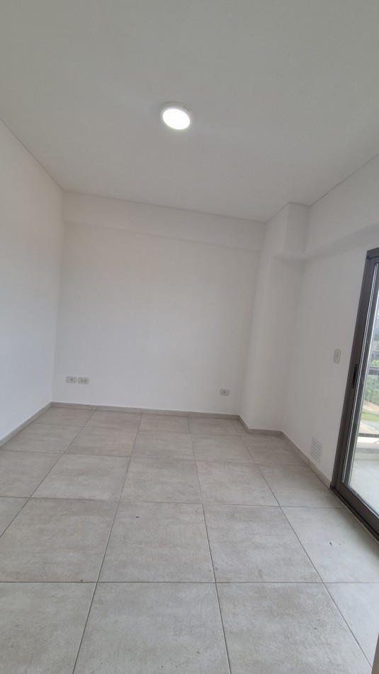 Alquiler Departamento 2 Ambientes con Cochera y balcon Paso del Rey Centro