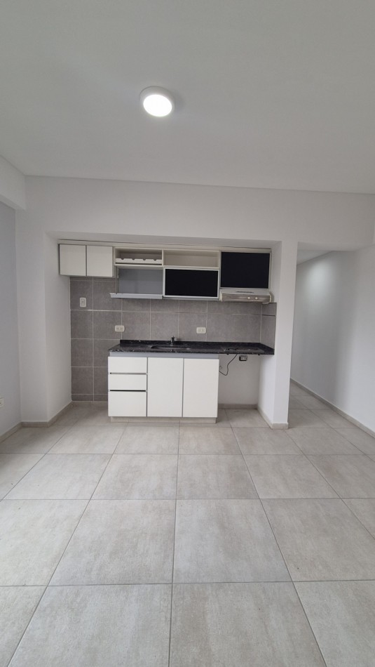 Alquiler Departamento 2 Ambientes con Cochera y balcon Paso del Rey Centro