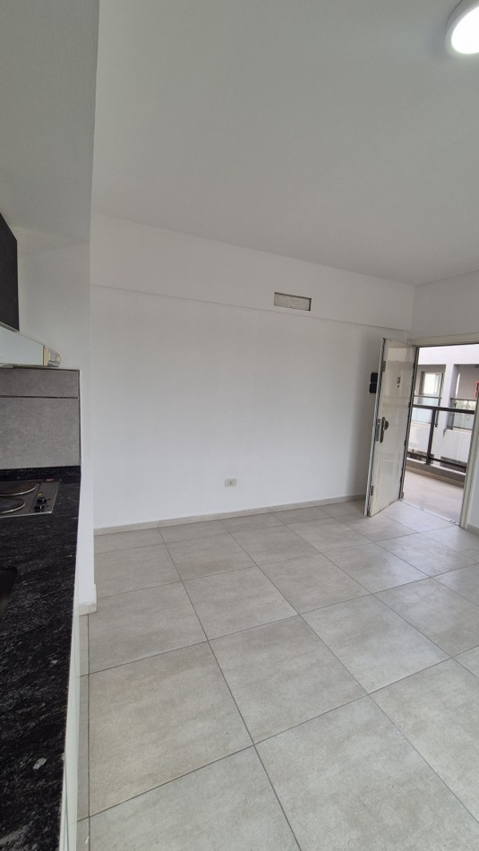 Alquiler Departamento 2 Ambientes con Cochera y balcon Paso del Rey Centro