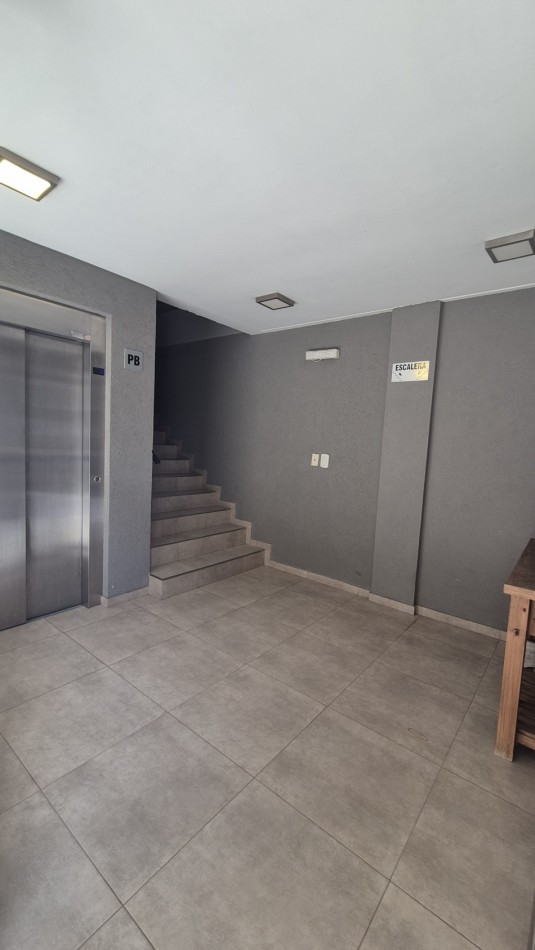 Alquiler Departamento 2 Ambientes con Cochera y balcon Paso del Rey Centro