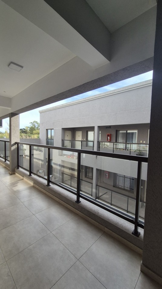 Alquiler Departamento 2 Ambientes con Cochera y balcon Paso del Rey Centro