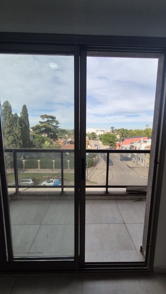 Alquiler Departamento 2 Ambientes con Cochera y balcon Paso del Rey Centro