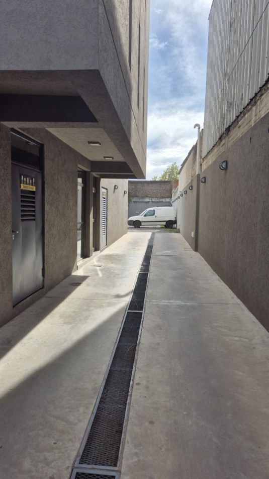 Alquiler Departamento 2 Ambientes con Cochera y balcon Paso del Rey Centro