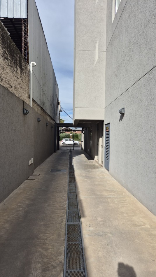 Alquiler Departamento 2 Ambientes con Cochera y balcon Paso del Rey Centro