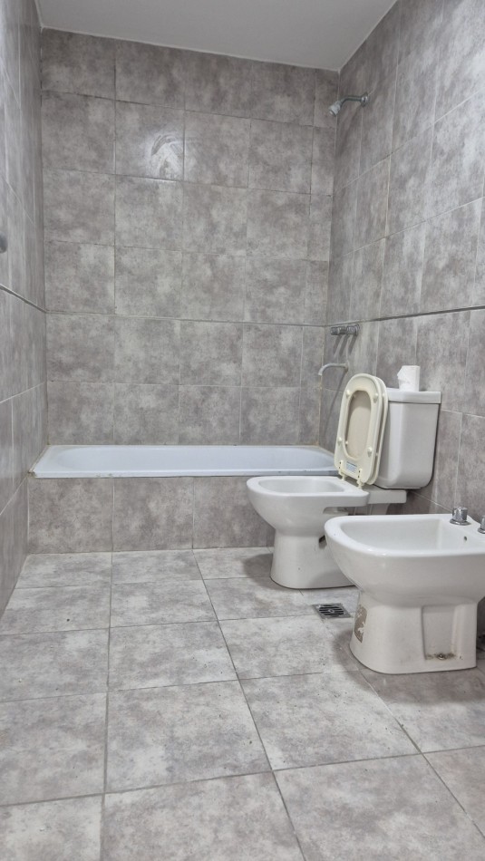 Alquiler Departamento 2 Ambientes con Cochera y balcon Paso del Rey Centro