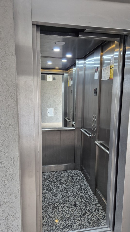 Alquiler Departamento 2 Ambientes con Cochera y balcon Paso del Rey Centro