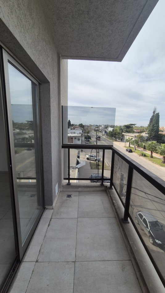 Alquiler Departamento 2 Ambientes con Cochera y balcon Paso del Rey Centro