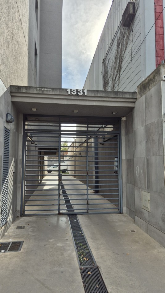 Alquiler Departamento 2 Ambientes con Cochera y balcon Paso del Rey Centro