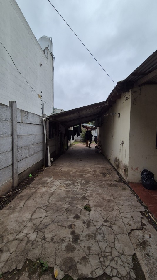 Venta Casa 3 Ambientes con Cochera y local en La Quebrada