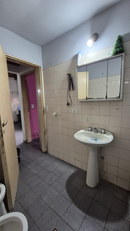Venta Casa 3 Ambientes con Cochera y local en La Quebrada