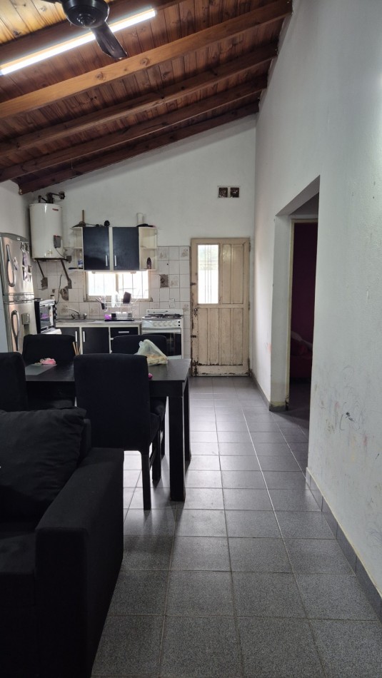 Venta Casa 3 Ambientes con Cochera y local en La Quebrada