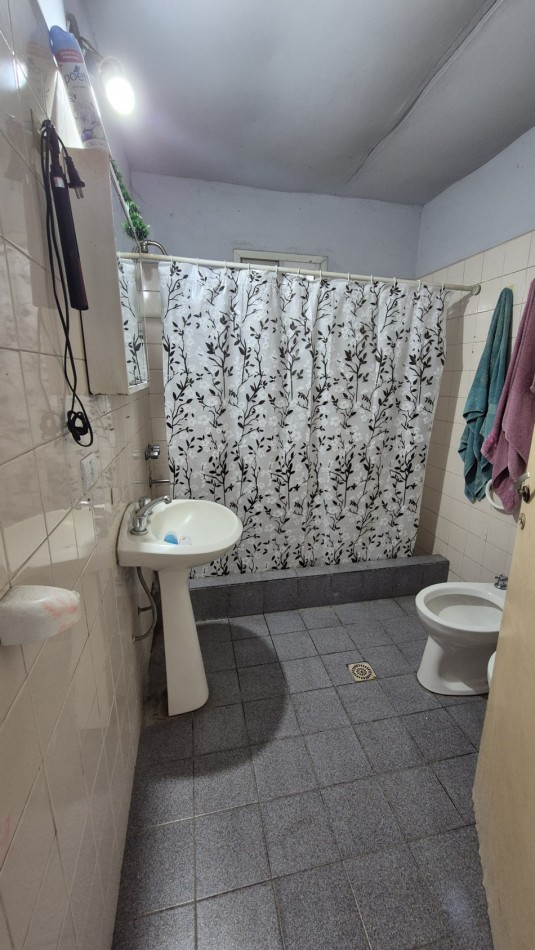 Venta Casa 3 Ambientes con Cochera y local en La Quebrada
