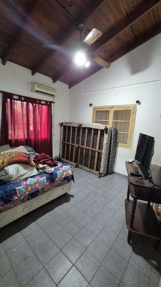 Venta Casa 3 Ambientes con Cochera y local en La Quebrada