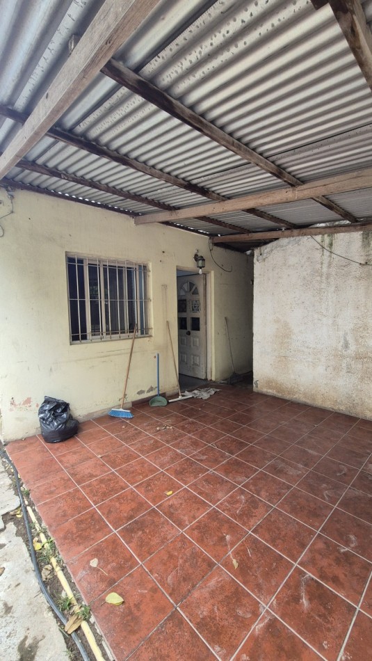 Venta Casa 3 Ambientes con Cochera y local en La Quebrada
