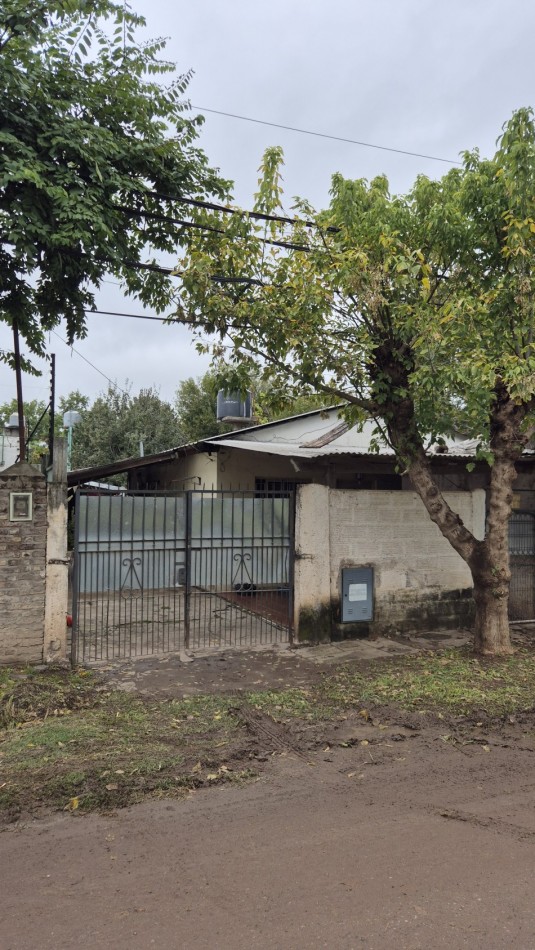 Venta Casa 3 Ambientes con Cochera y local en La Quebrada