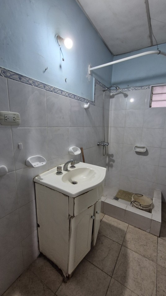 Venta Casa sobre Lote de 10x24 en el Corazon de Paso del Rey Centro