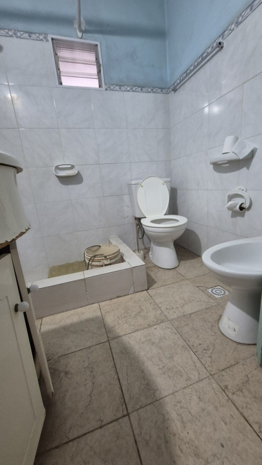 Venta Casa sobre Lote de 10x24 en el Corazon de Paso del Rey Centro