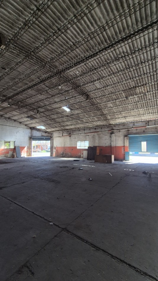 Alquiler Galpon en Esquina 623 m² | Gran Altura | Paso del Rey Centro