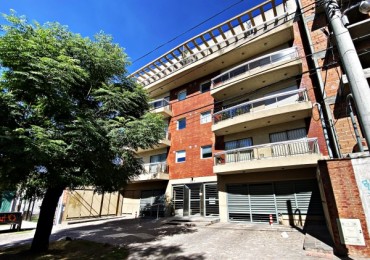 DEPARTAMENTO CON GARAGE Y BALCON EN MORENO CENTRO