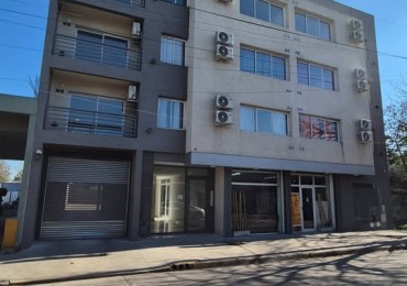 ALQUILER DE DEPARTAMENTO MODERNO A METROS DE LA ESTACION - CON BALCON, COCHERA Y BAJAS EXPENSAS.