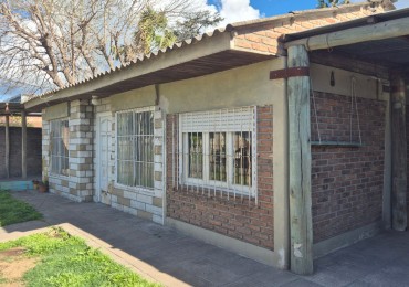 Casa 3 Ambientes en Alquiler con Cochera Techada para 3/4 Autos | Salida Rapida a Acceso Oeste