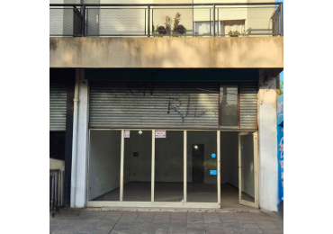 Local de 50m2 - Facil salida a Acceso Oeste sobre calle Gnecco 