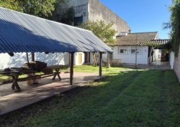 CASA EN ALQUILER CON GRAN PARQUE, QUINCHO Y UBICACION INMEJORABLE