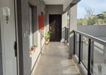 Alquiler Departamento 2 Ambientes con Cochera y balcon Paso del Rey Centro